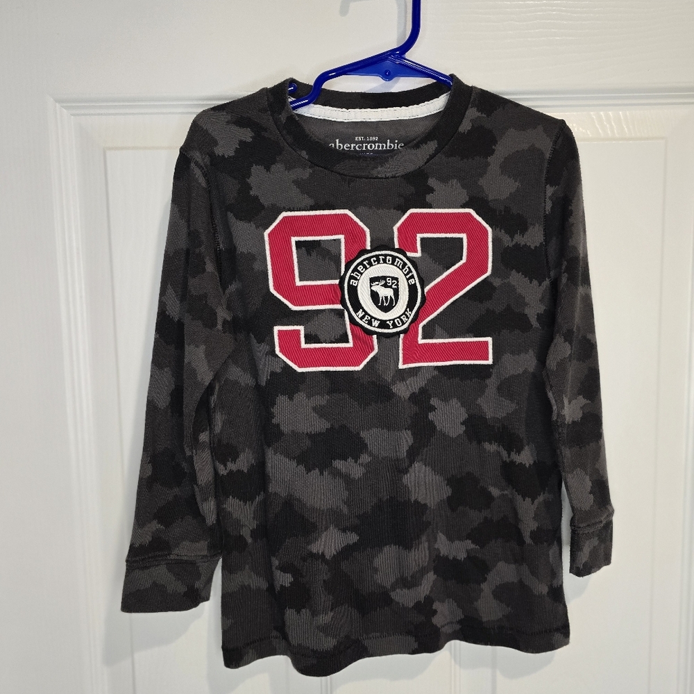 Abercrombie kids size 5/6 long sleeve t-shirt shirt, gray/black camouflage
